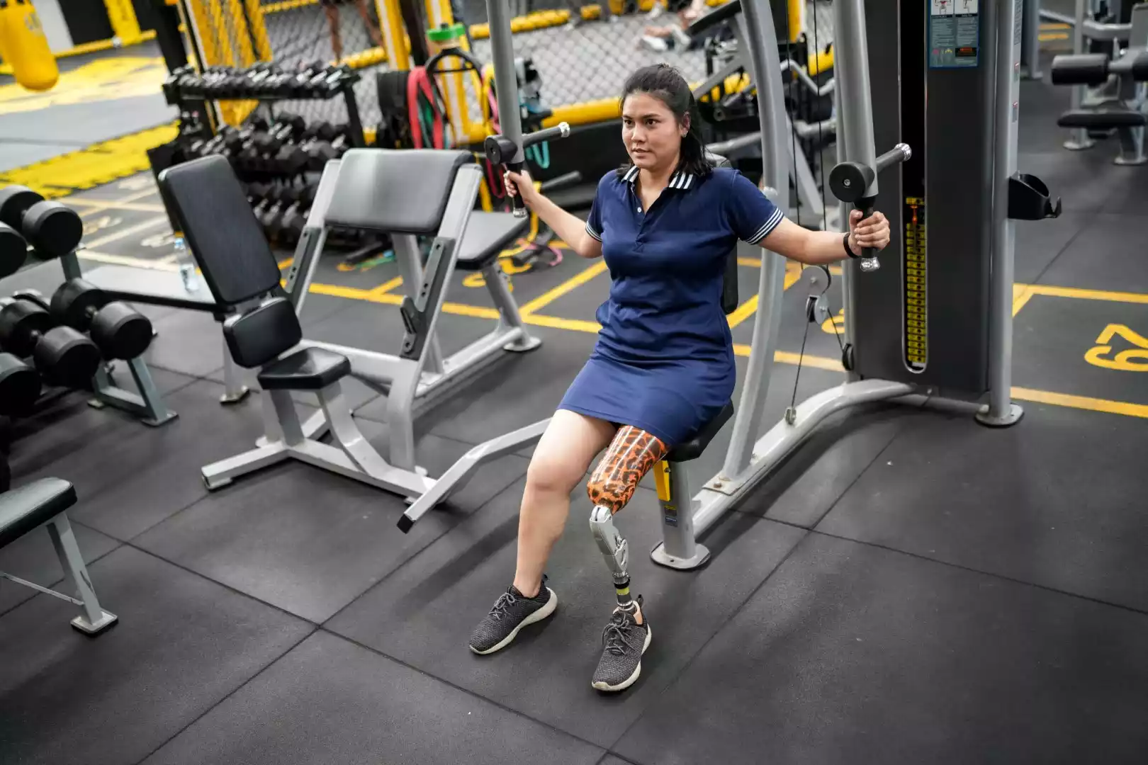 portrait-of-disabled-athlete-woman-with-prosthetic-2023-11-27-04-51-38-utc (Large)